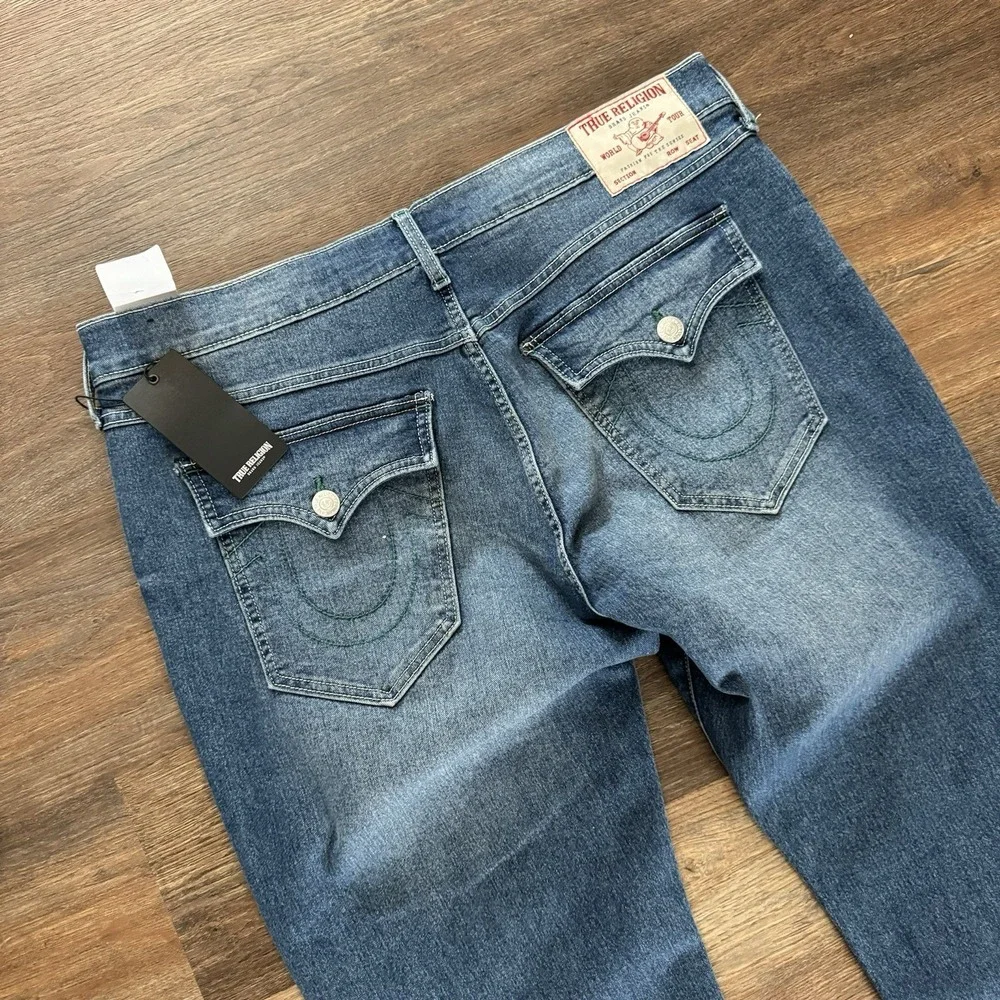 NWT True Religion Geno SN Flap Slim Medium‎ Autumn Wash Blue Jeans Sz 38x32